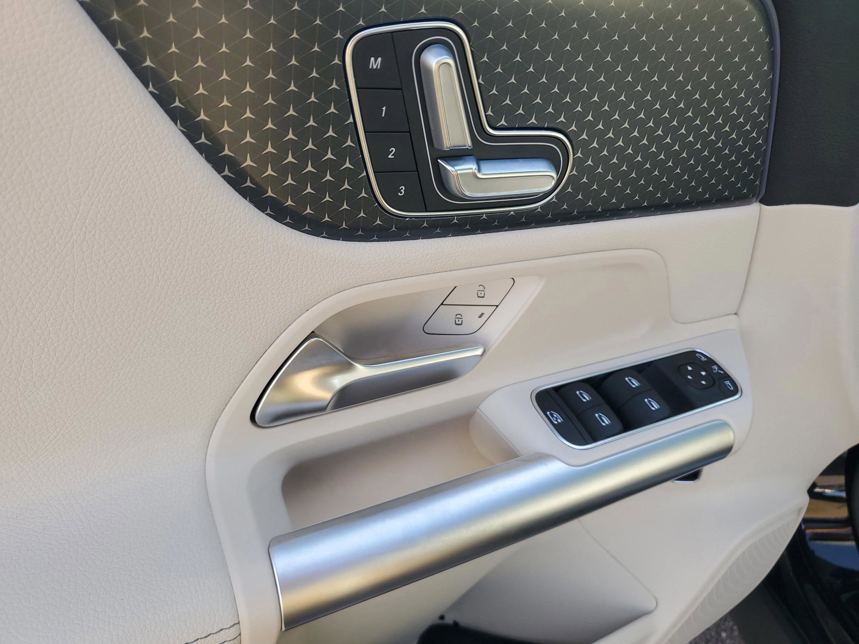 Used 2025 Mercedes-Benz GLA 250 image 8