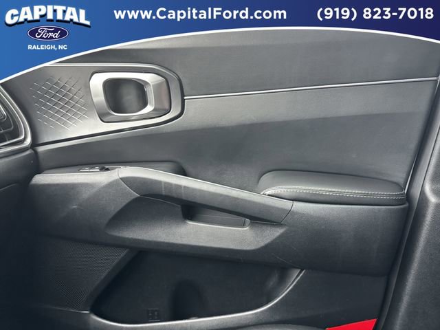 Used 2024 Kia Sorento S image 27