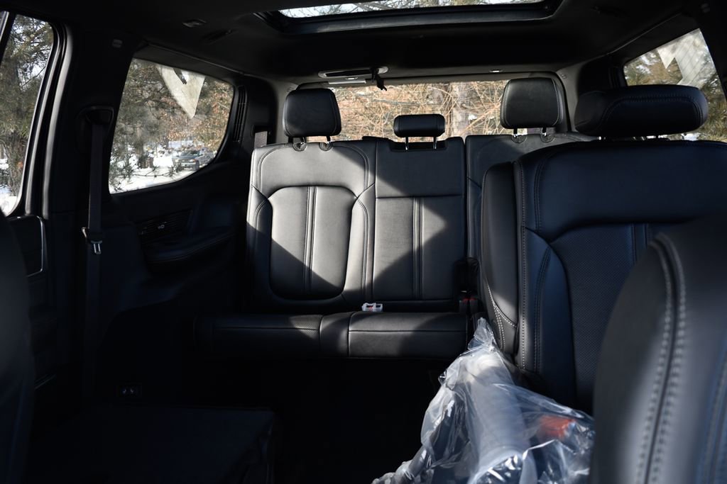 New 2026 Jeep Grand Wagoneer Summit w/ Premium Group III AWD/4WD image 37