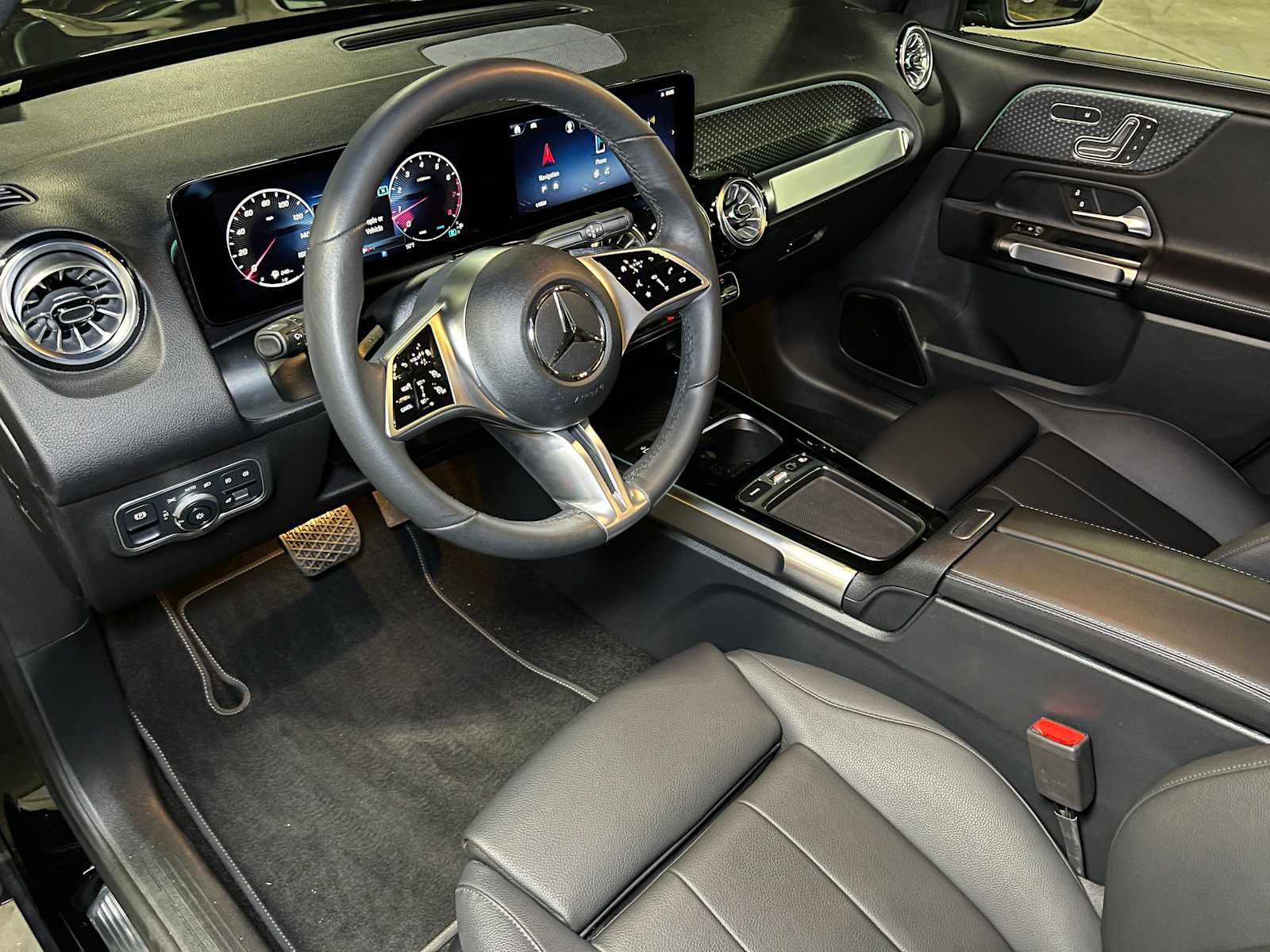 Used 2025 Mercedes-Benz GLB 250 4MATIC image 22
