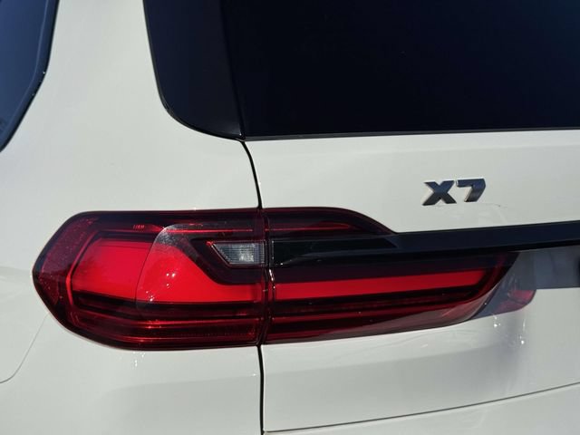 Used 2021 BMW X7 M50i AWD/4WD image 15