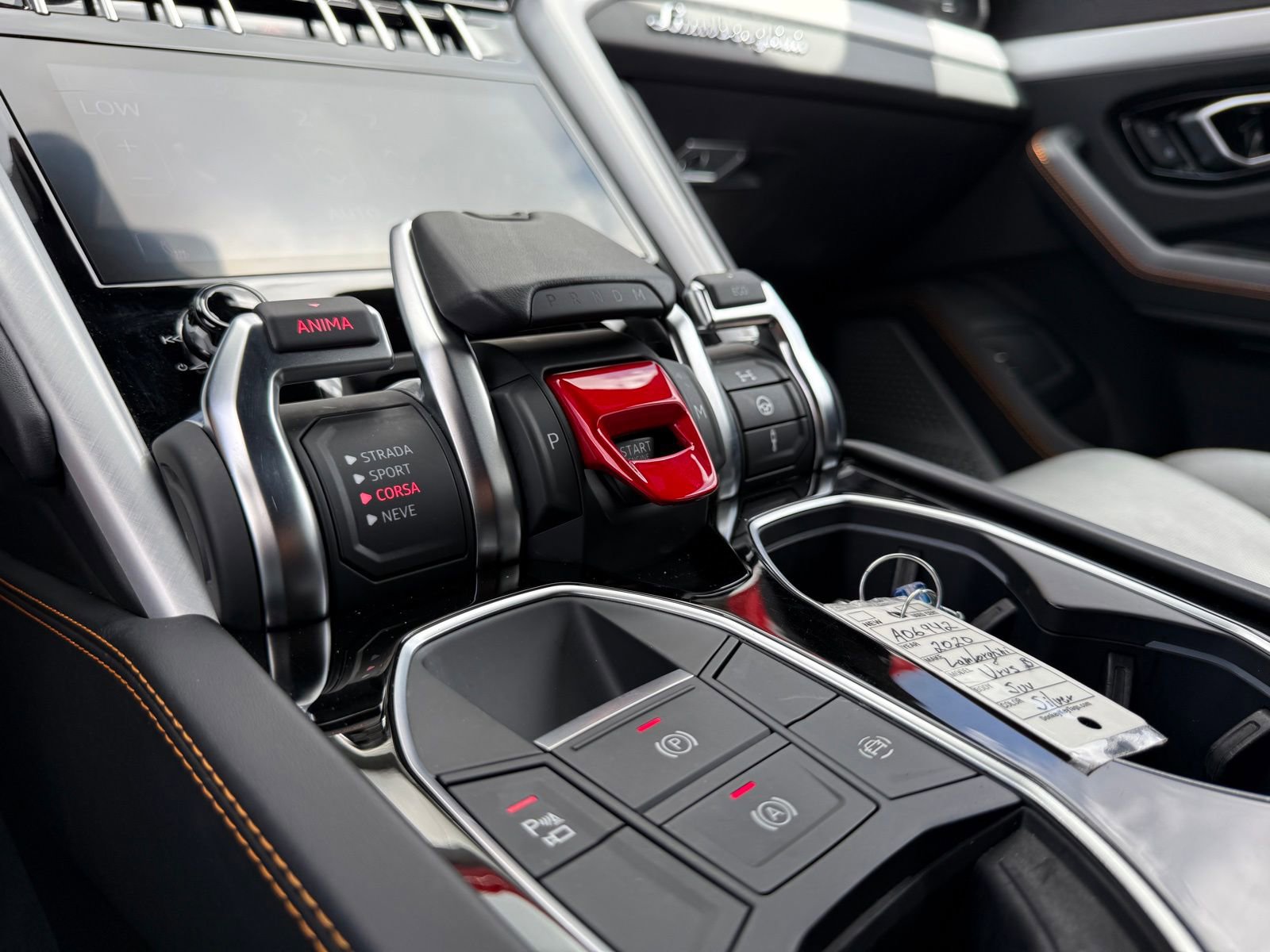 Used 2020 Lamborghini Urus AWD/4WD image 25