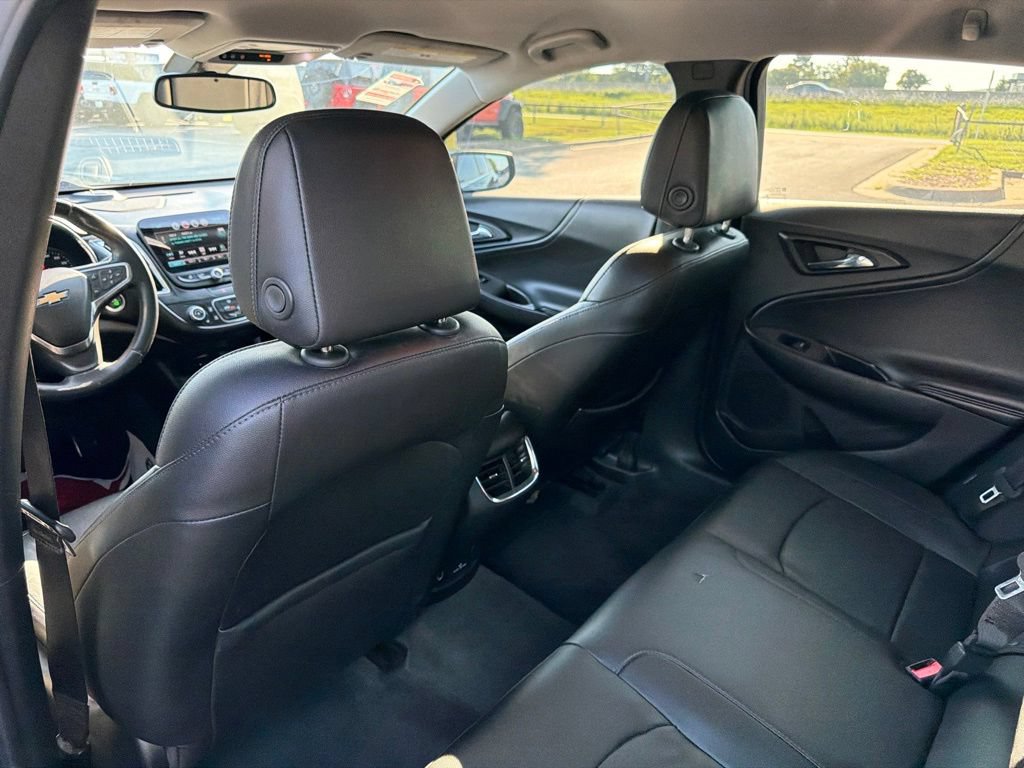 Used 2017 Chevrolet Malibu LT w/ Leather Package FWD image 13