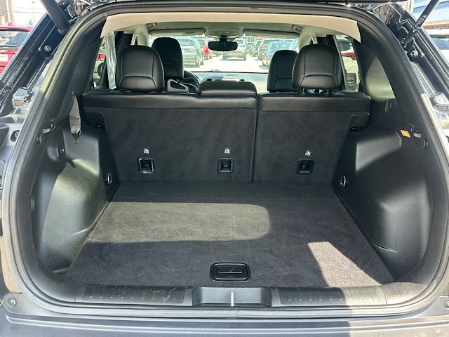 Used 2020 Jeep Cherokee Trailhawk w/ Technology Group AWD/4WD image 15