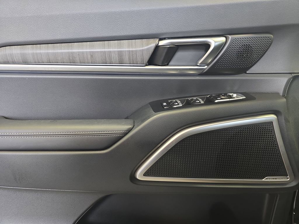 Used 2024 Kia Telluride EX w/ EX Captain's Chair Package image 28