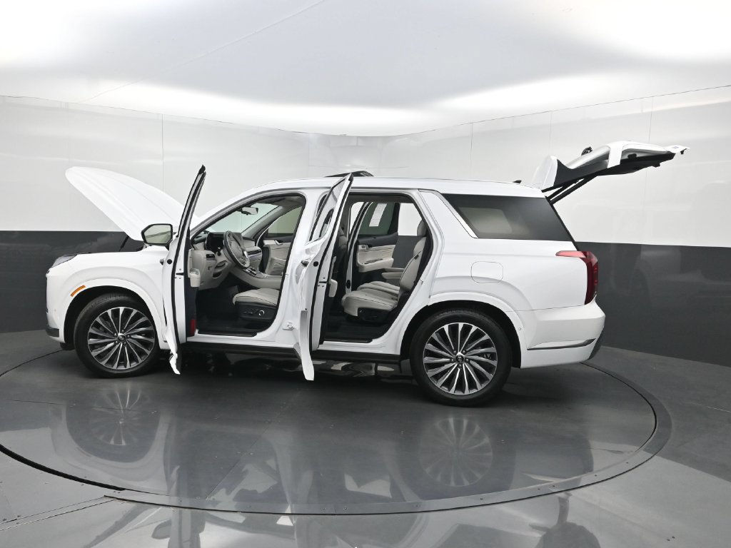 Used 2025 Hyundai Palisade Calligraphy FWD image 40