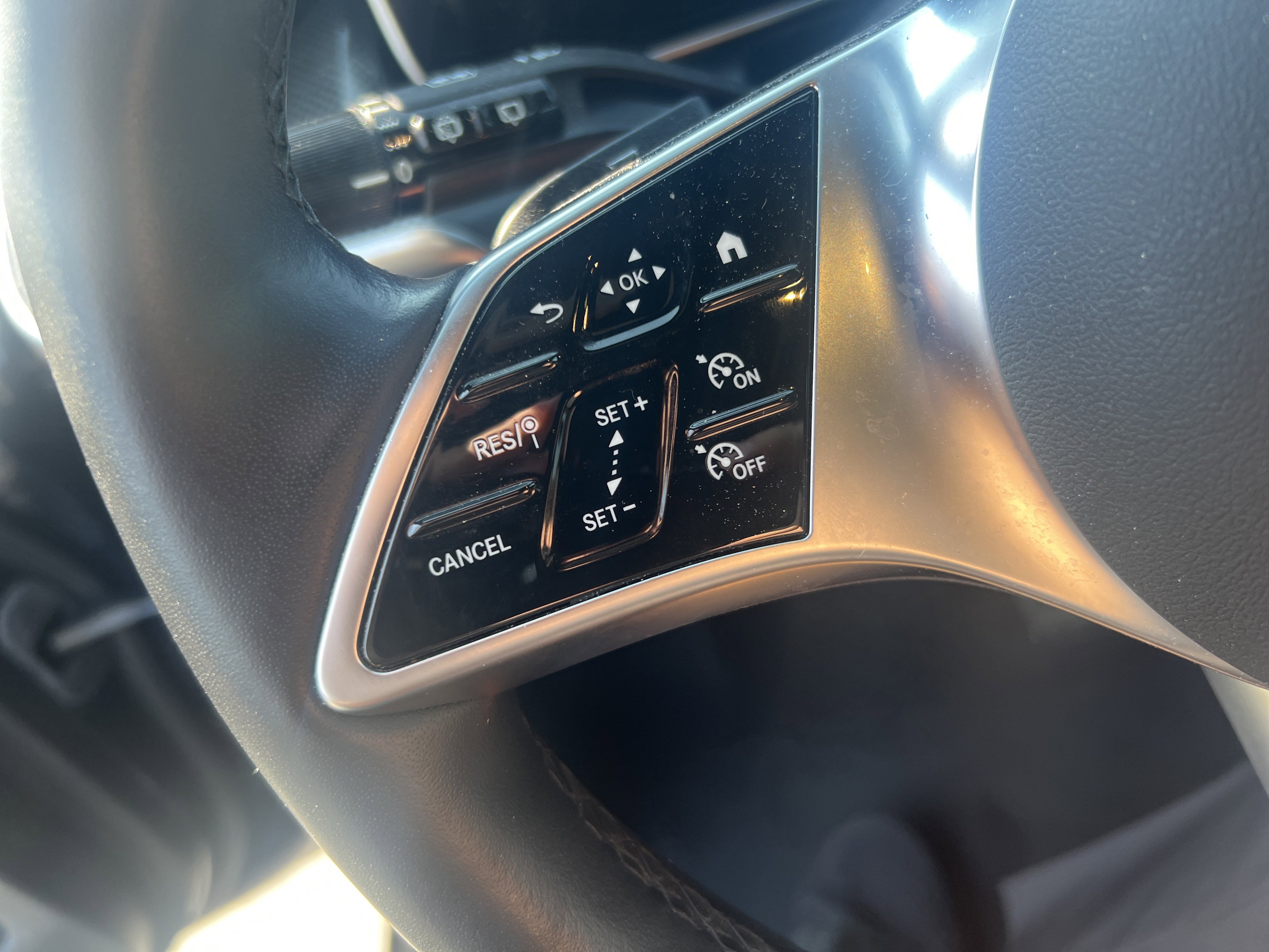 Used 2024 Mercedes-Benz GLC 300 4MATIC image 19