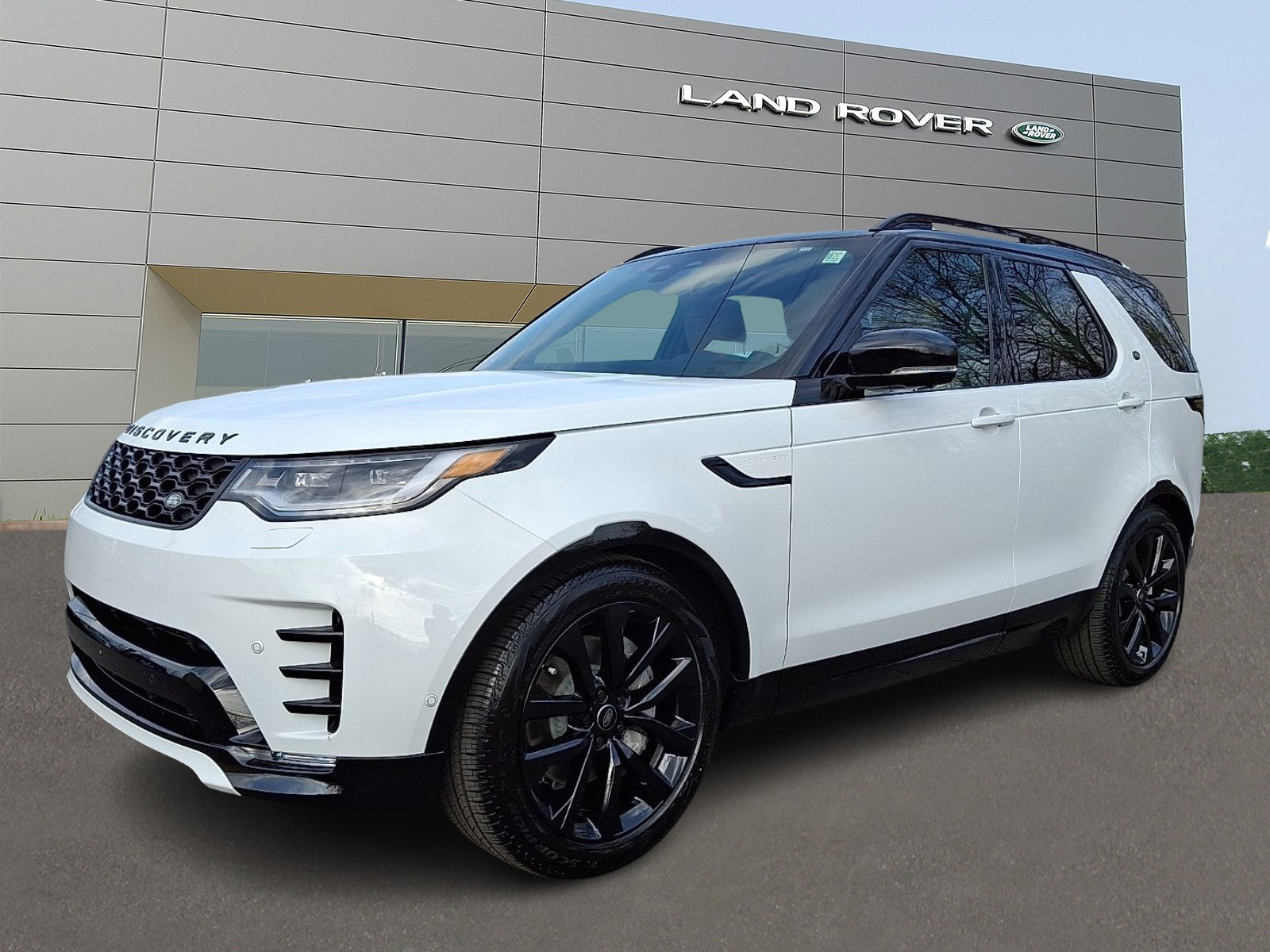 New 2026 Land Rover Discovery Dynamic SE image 1