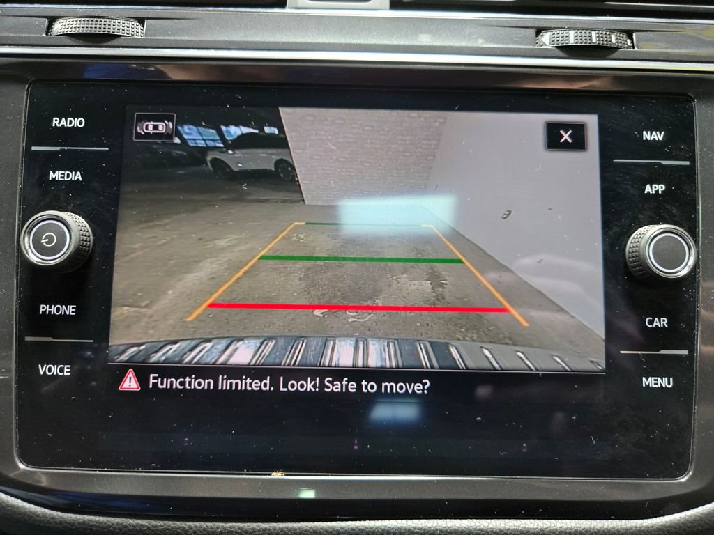 Used 2022 Volkswagen Tiguan SEL R-Line AWD/4WD image 28