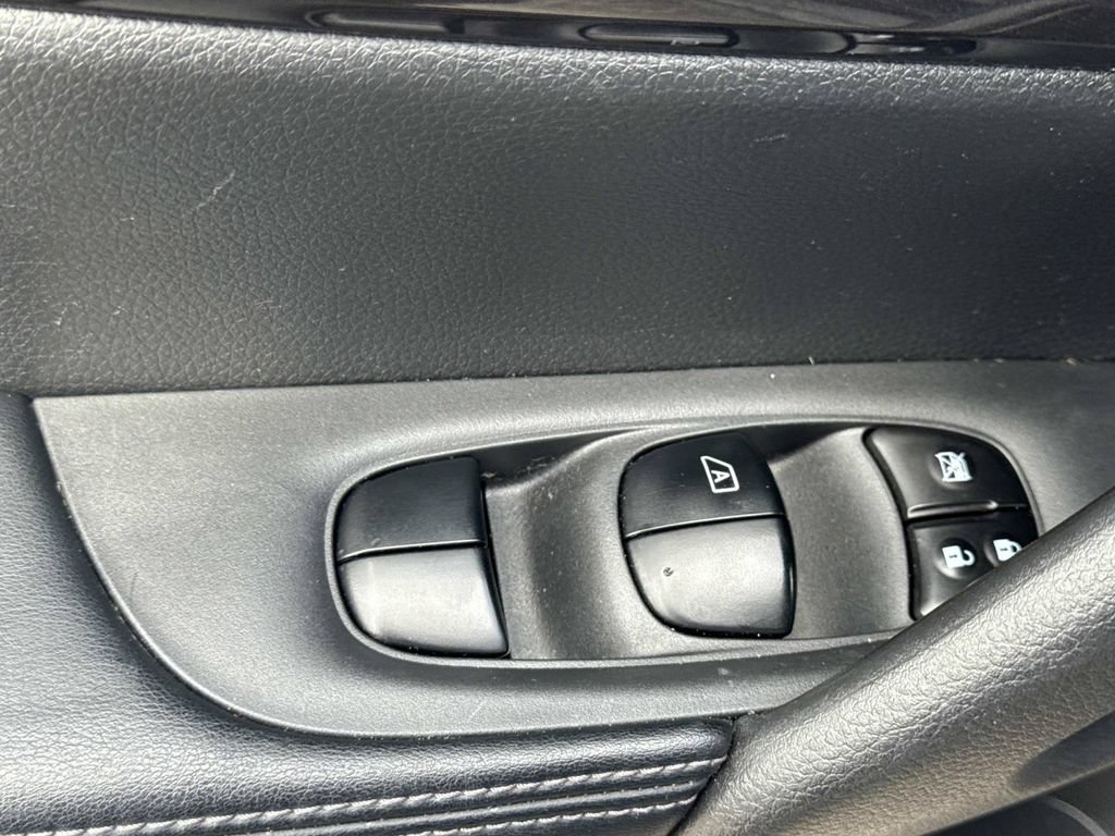 Certified 2019 Nissan Rogue SV FWD image 20