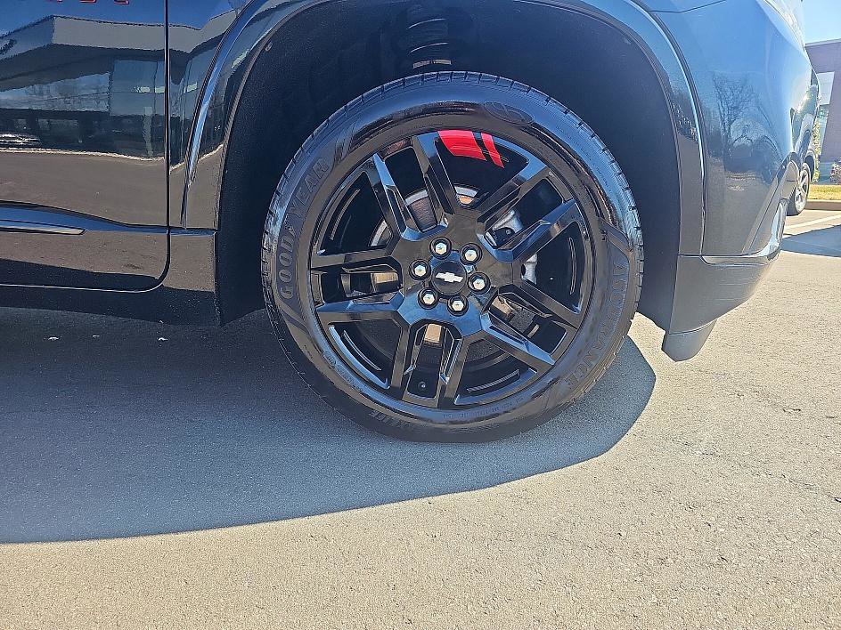Used 2021 Chevrolet Traverse Premier w/ Redline Edition image 9