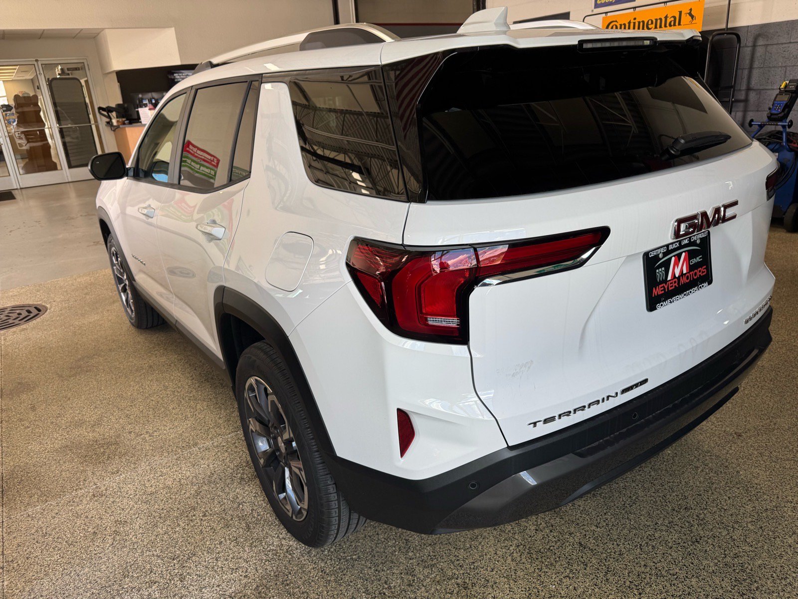 New 2027 GMC Terrain Elevation w/ Elevation Premium Package AWD/4WD image 7