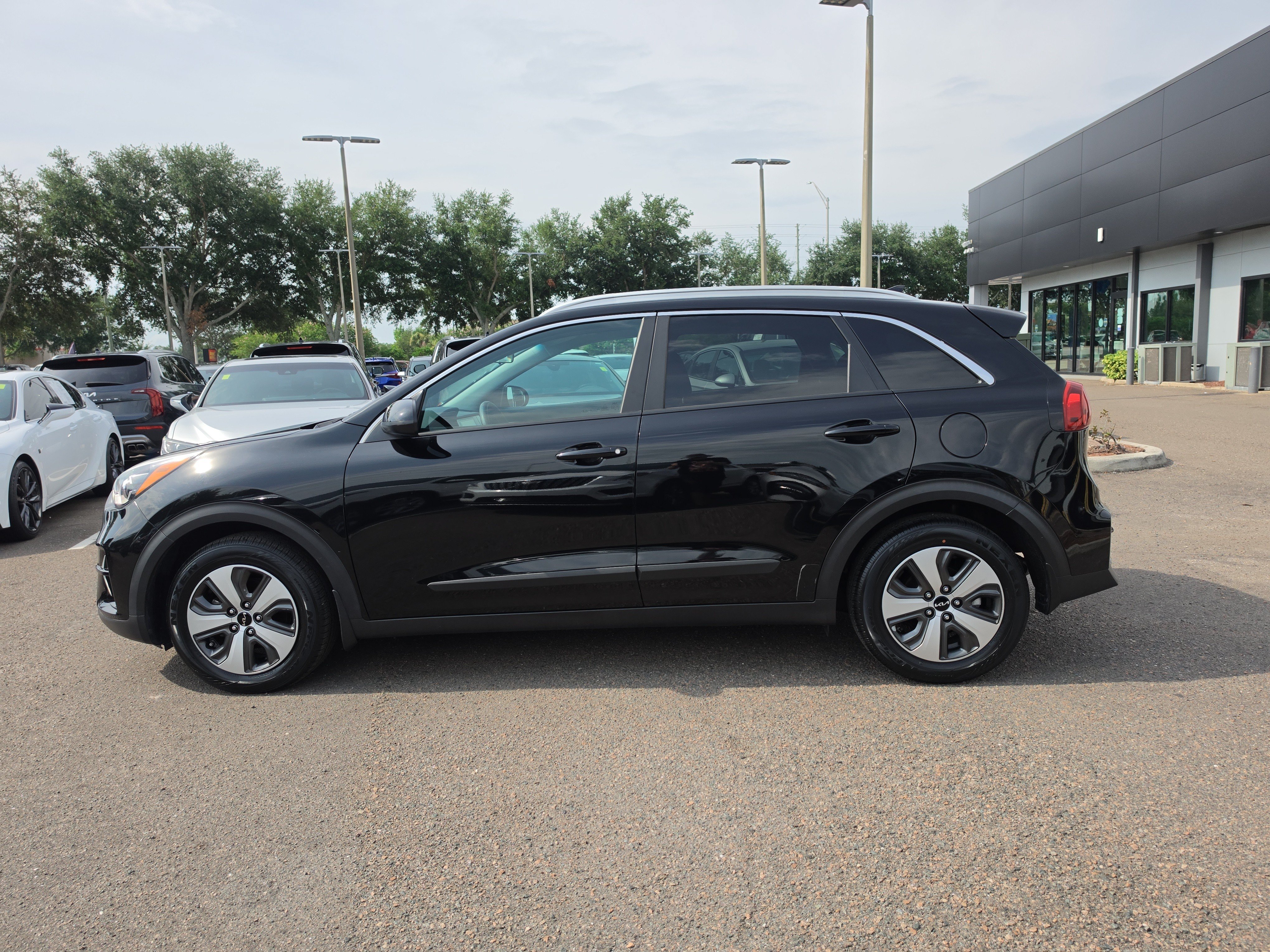 Certified 2022 Kia Niro LX FWD image 5