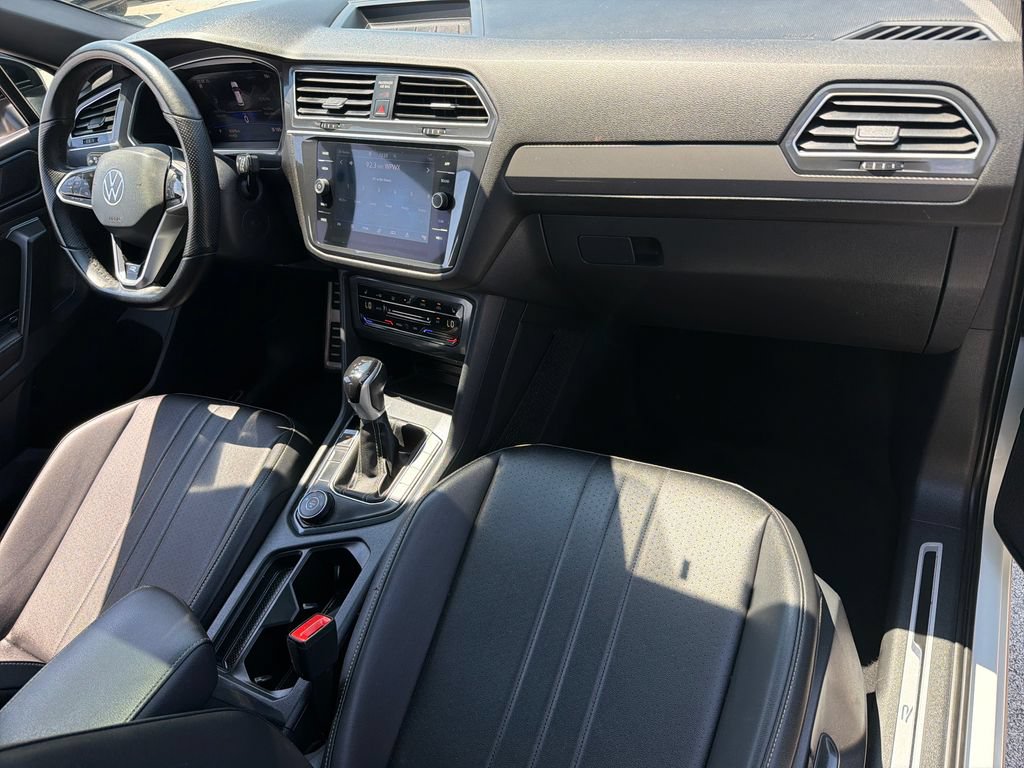 Certified 2023 Volkswagen Tiguan SE R-Line AWD/4WD image 27