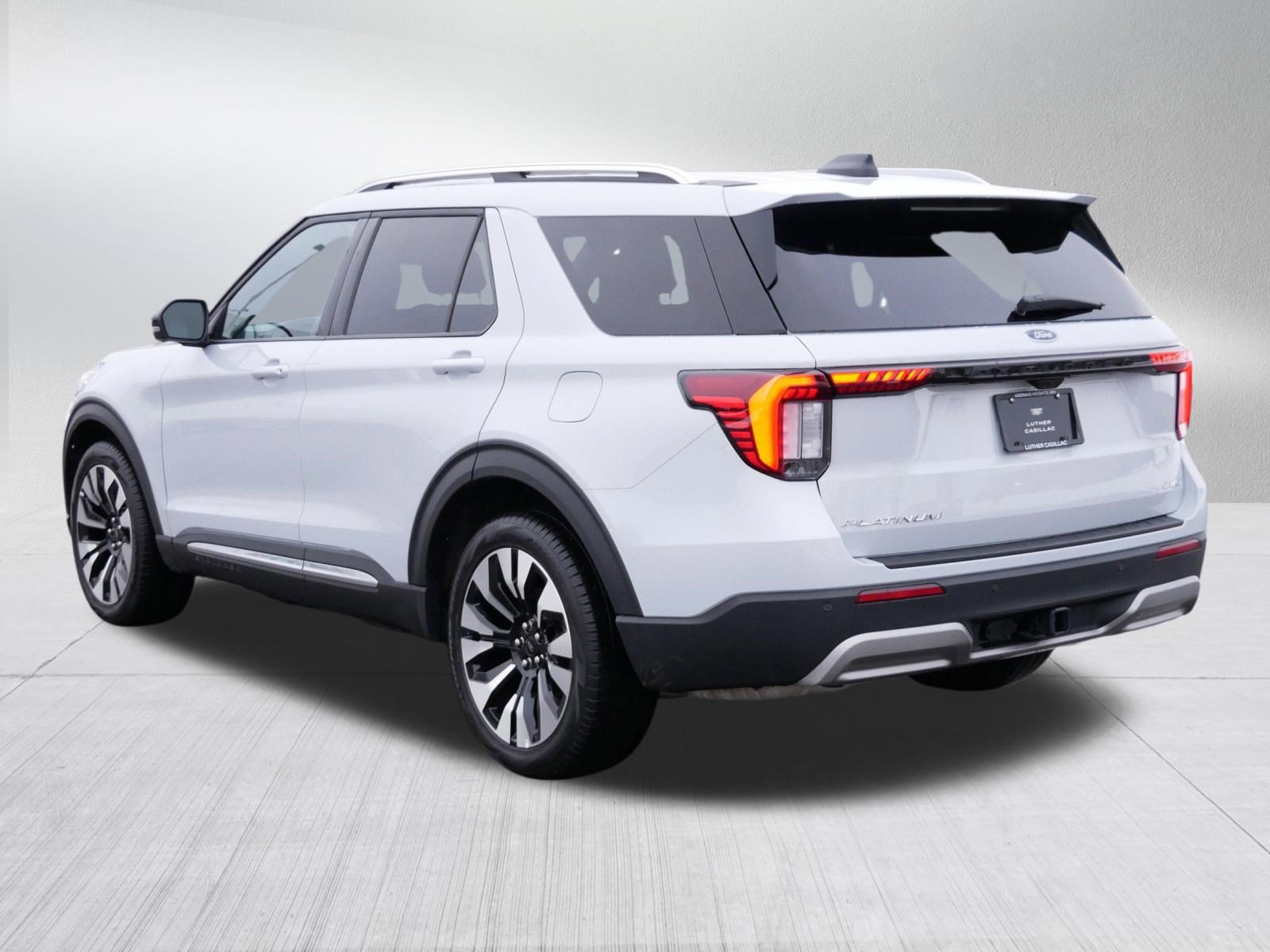 Used 2025 Ford Explorer Platinum w/ LUX Leather Package AWD/4WD image 5