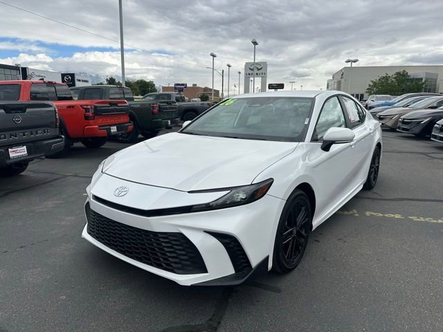 Used 2026 Toyota Camry SE FWD image 5