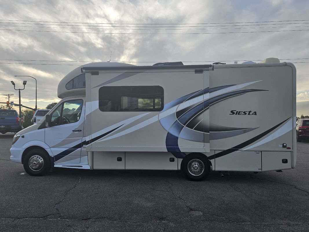Used 2017 Mercedes-Benz Sprinter 3500 image 5