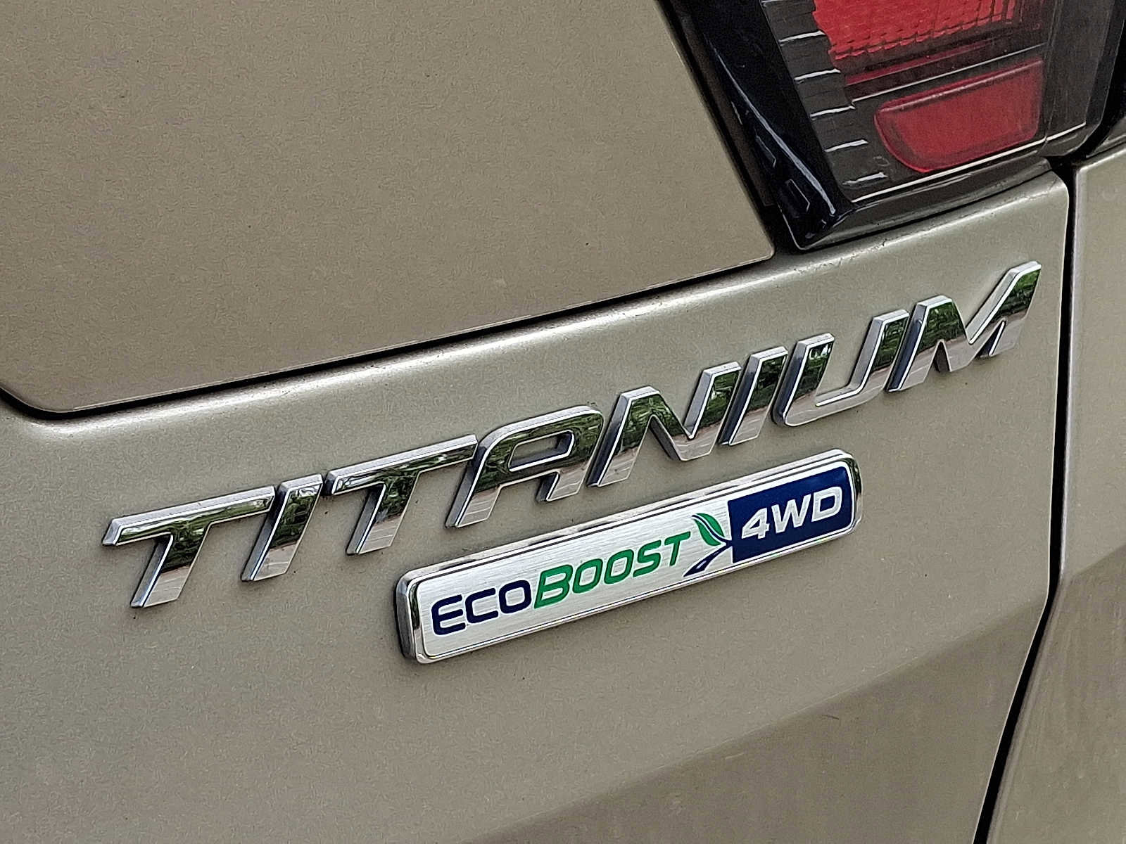 Used 2017 Ford Escape Titanium image 29