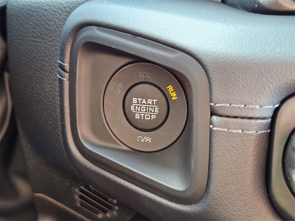 New 2025 Jeep Gladiator Mojave image 17