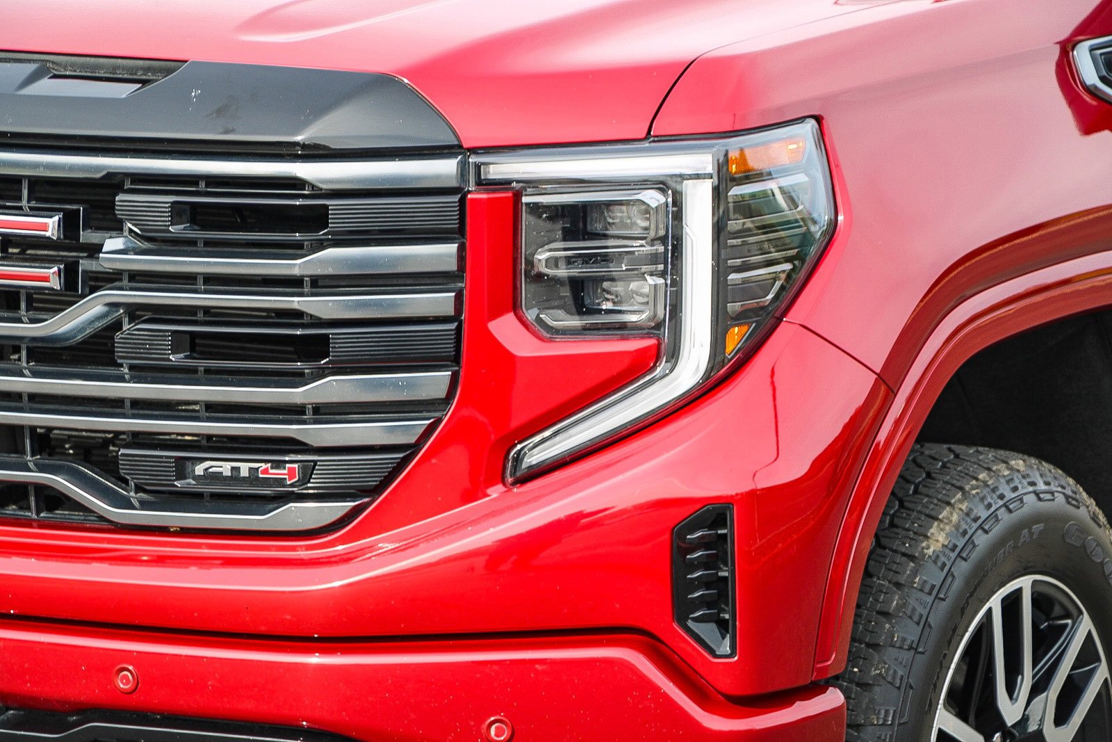 Used 2025 GMC Sierra 1500 AT4 w/ AT4 Premium Package image 8