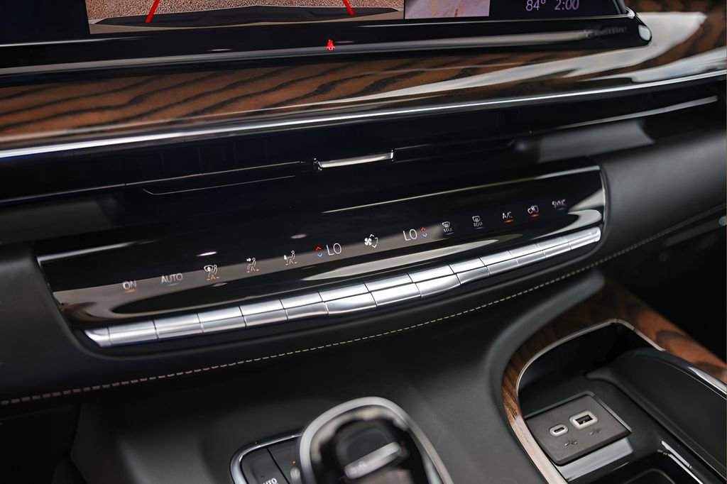Used 2023 Cadillac Escalade Sport Platinum w/ LPO, ONYX Package AWD/4WD image 18