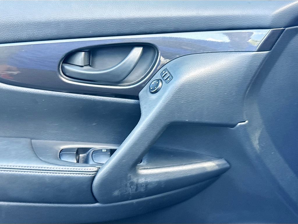 Used 2020 Nissan Rogue S image 19