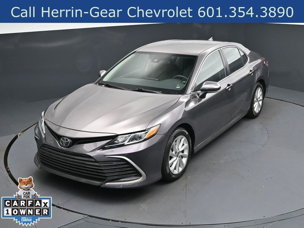 Used 2023 Toyota Camry LE image 31