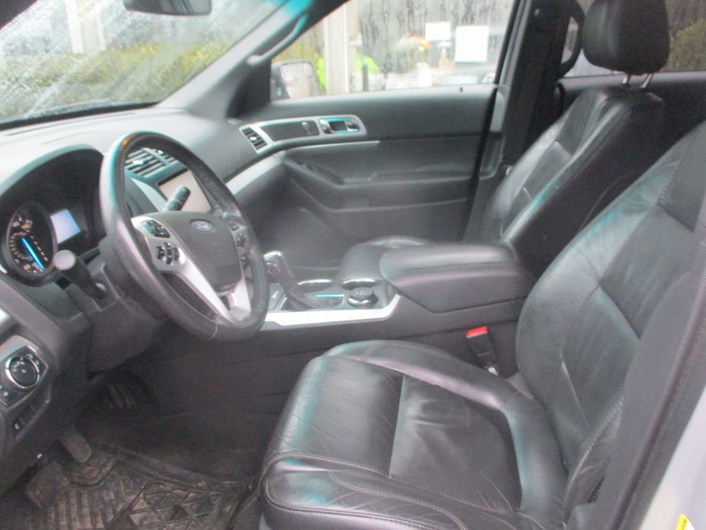 Used 2014 Ford Explorer XLT w/ Equipment Group 202A image 11