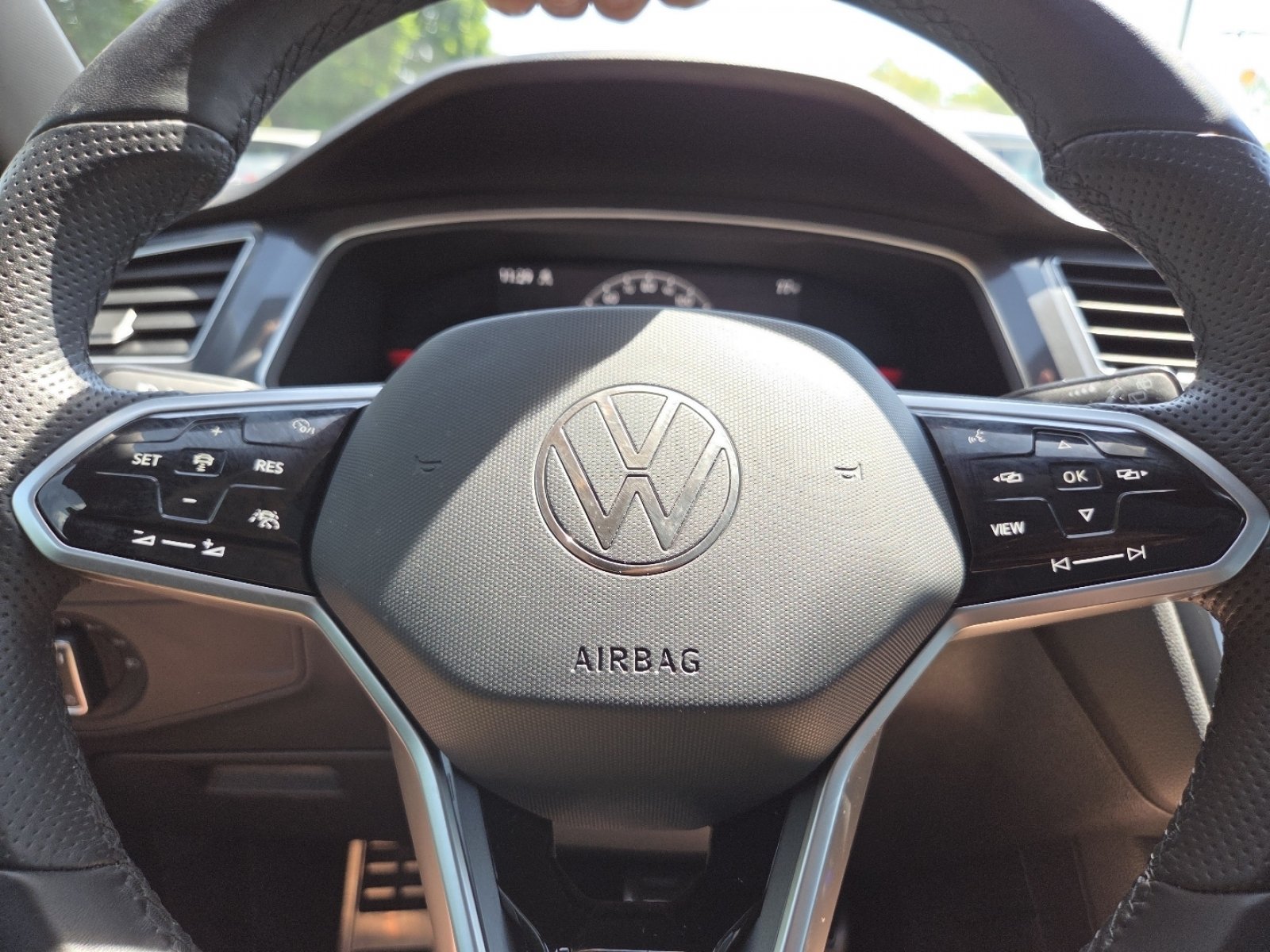 Used 2022 Volkswagen Tiguan SE R-Line AWD/4WD image 34