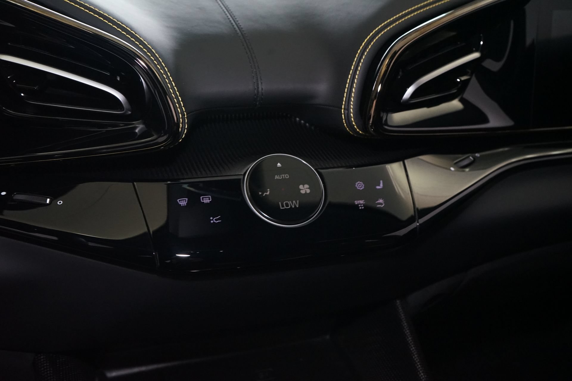 Used 2025 Ferrari Purosangue AWD/4WD image 16