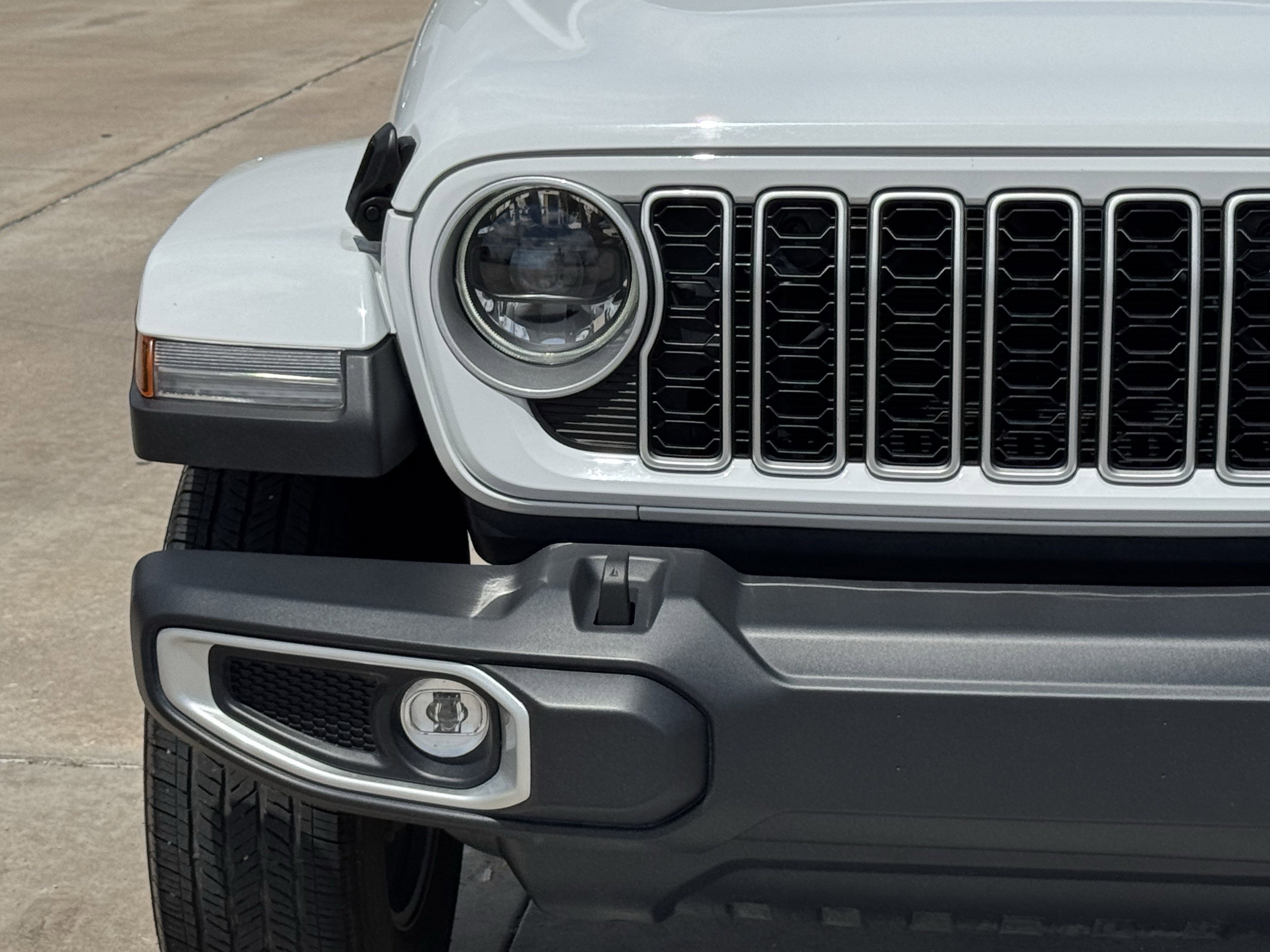 Used 2025 Jeep Wrangler Sahara image 6