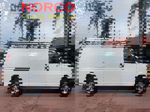 Used 2018 Chevrolet Express 3500 Extended w/ Driver Convenience Package image 1