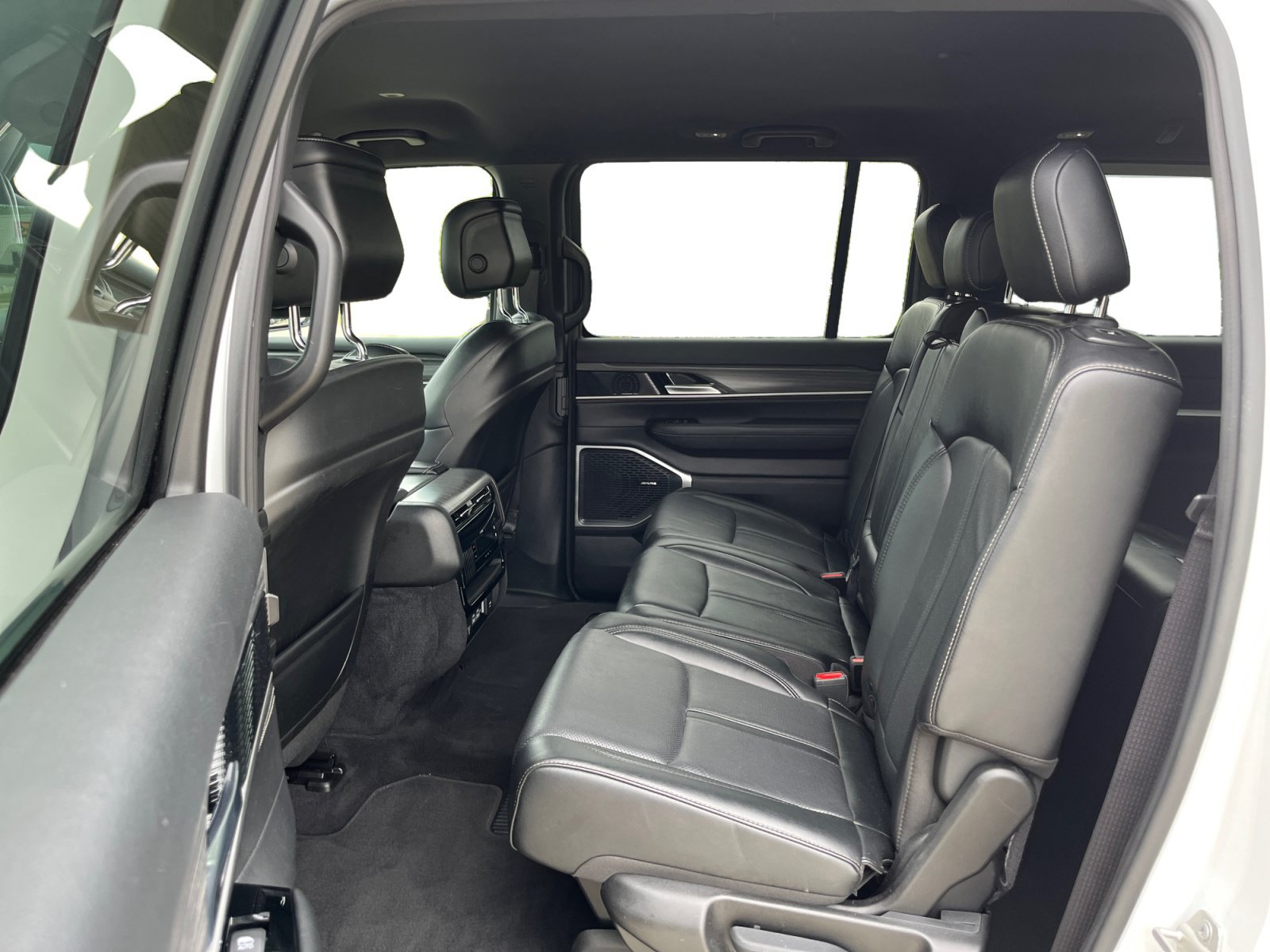 Used 2024 Jeep Wagoneer Series II AWD/4WD image 26