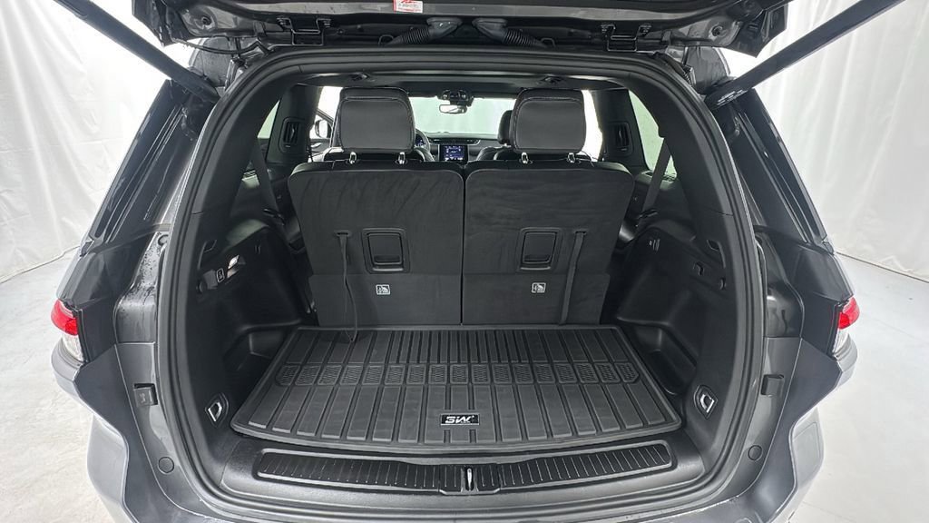 Used 2023 Jeep Grand Cherokee L Laredo image 16
