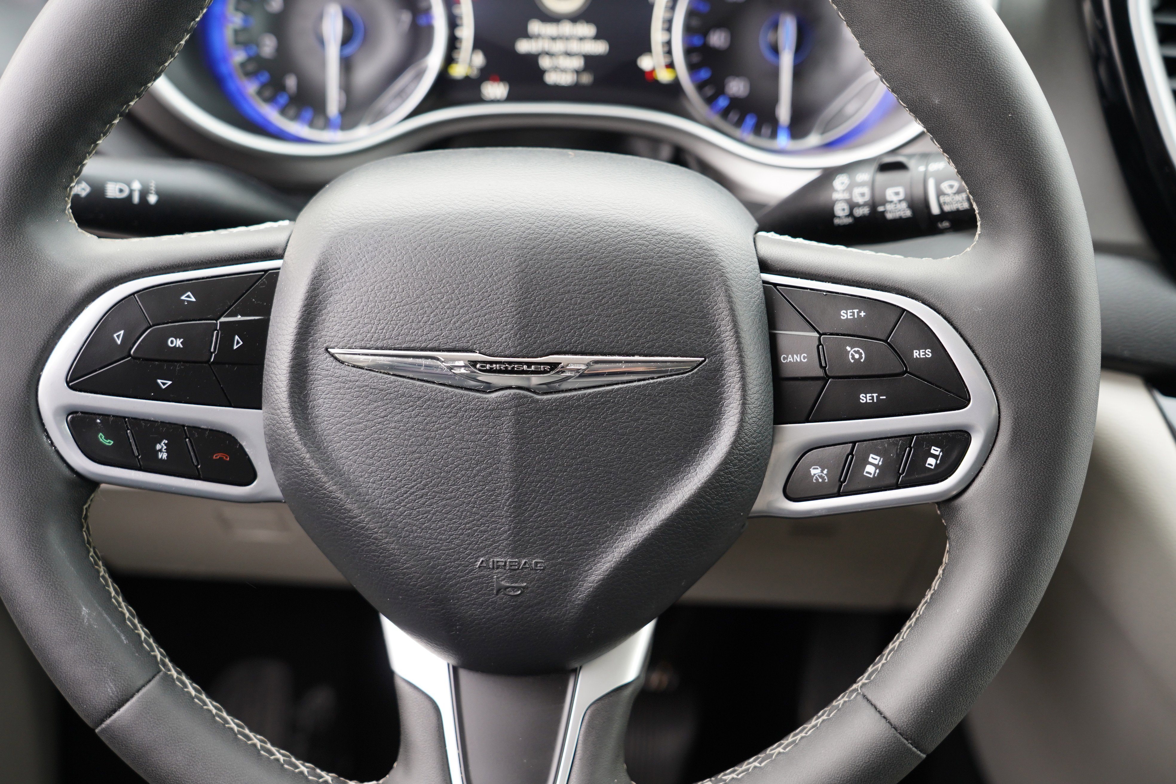 Used 2024 Chrysler Pacifica Touring-L FWD image 27