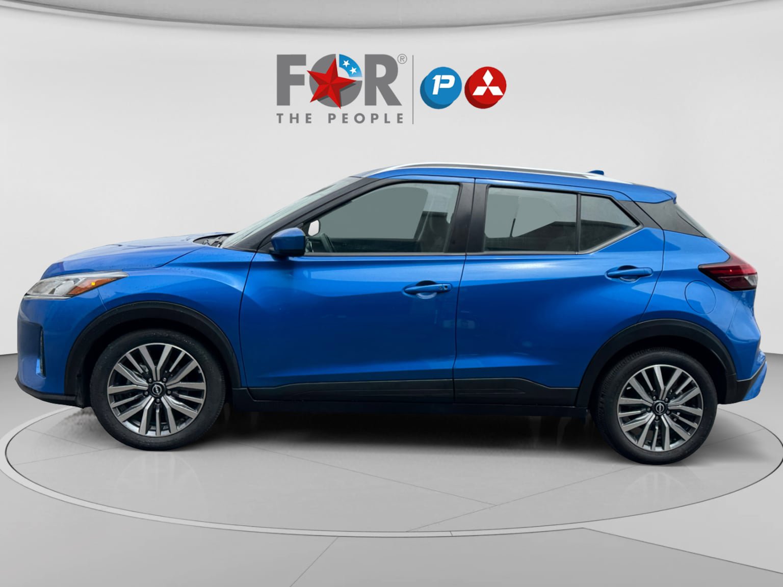 Used 2023 Nissan Kicks SV FWD image 2