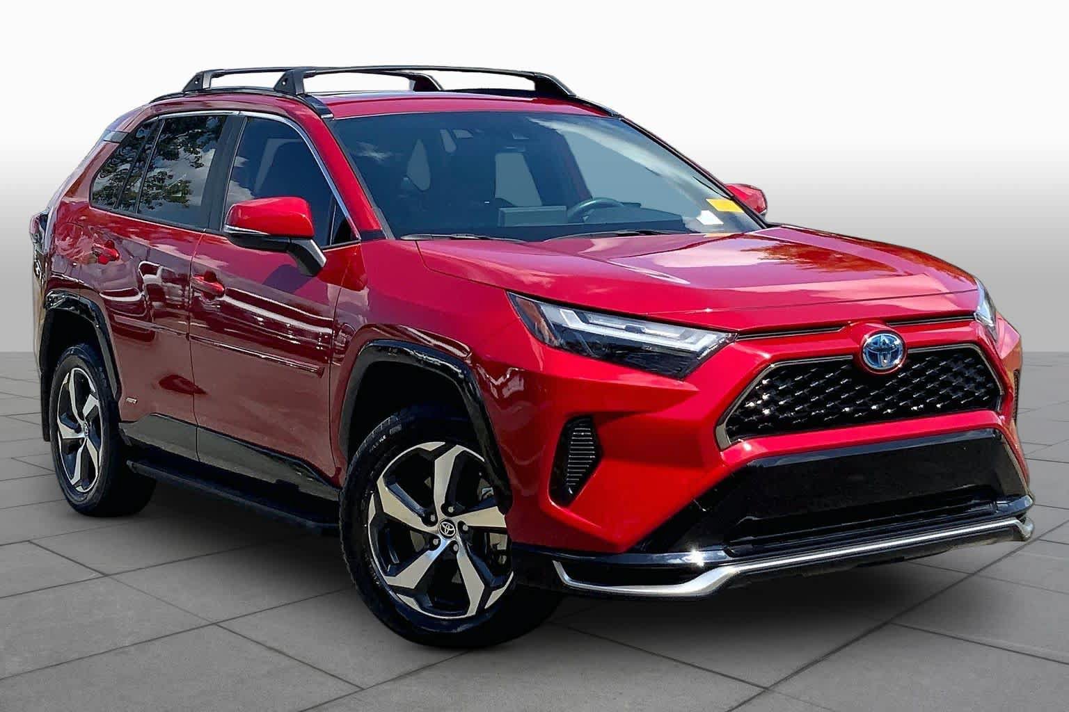 Used 2022 Toyota RAV4 SE w/ Weather & Moonroof Package AWD/4WD image 3
