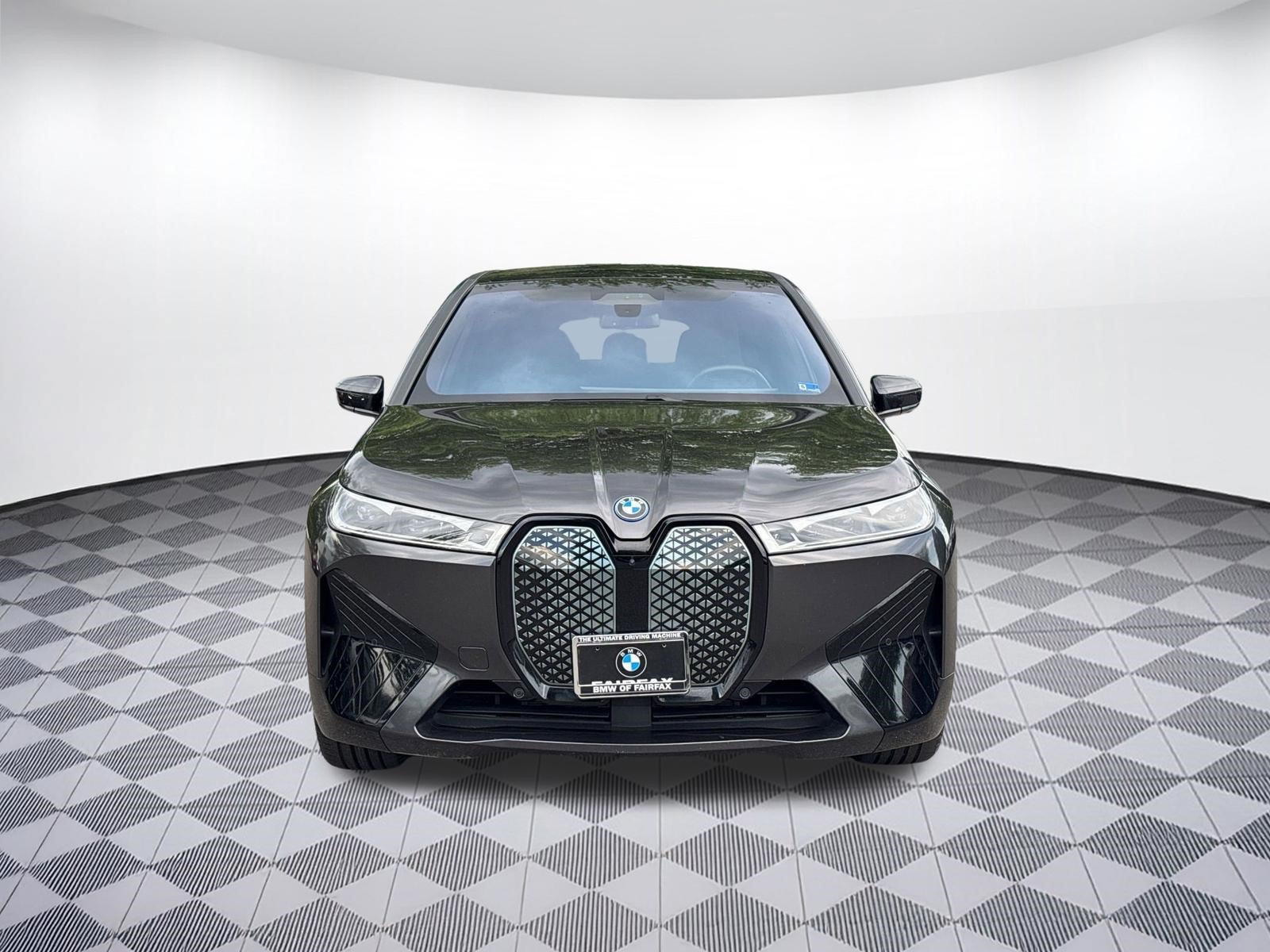 Used 2023 BMW iX xDrive50 w/ Premium Package AWD/4WD image 5