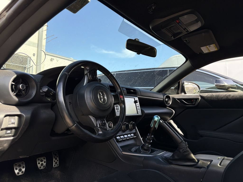 Used 2022 Toyota GR86 Premium w/ ALL Weather Mat Package (TMS) RWD image 7