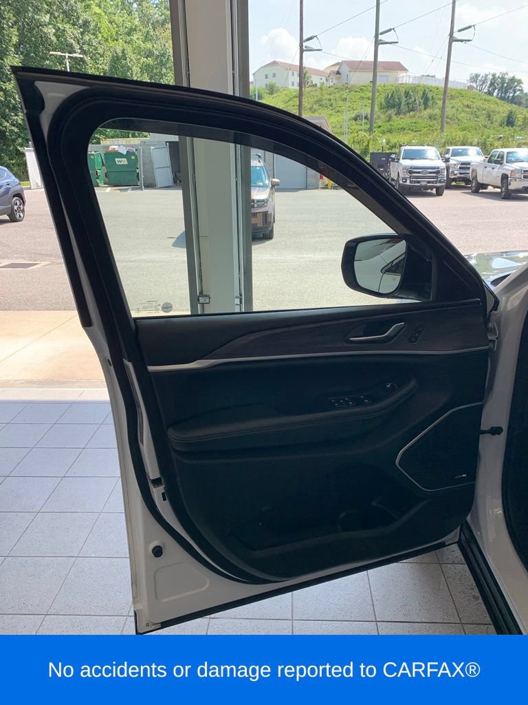 Used 2021 Jeep Grand Cherokee L Limited AWD/4WD image 5