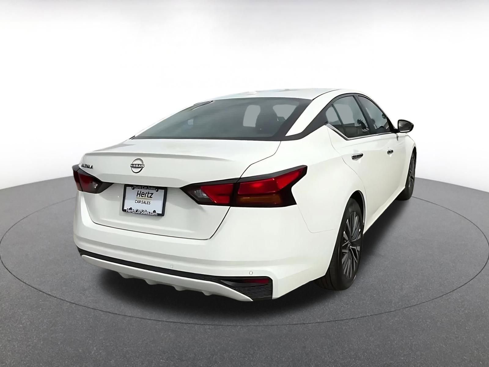 Used 2025 Nissan Altima 2.5 SV FWD image 14