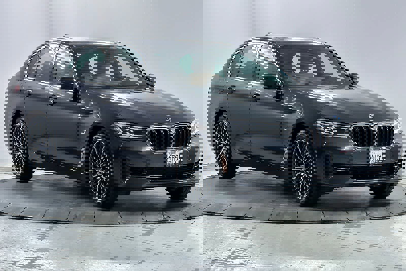 Used 2023 BMW 530e w/ Convenience Package image 9