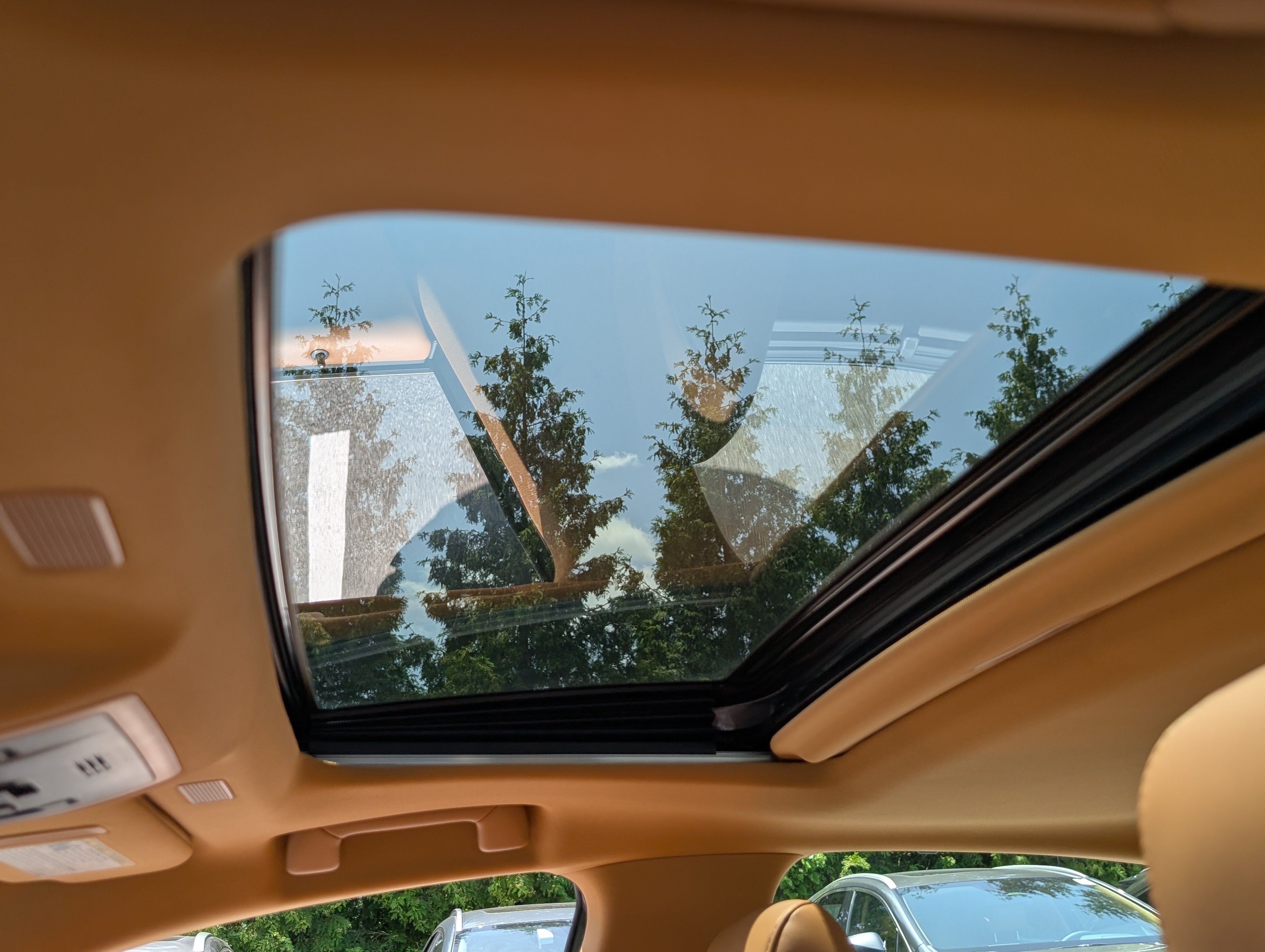 Used 2024 Lexus ES 300h Ultra Luxury w/ Accessory Package (Z2) FWD image 19