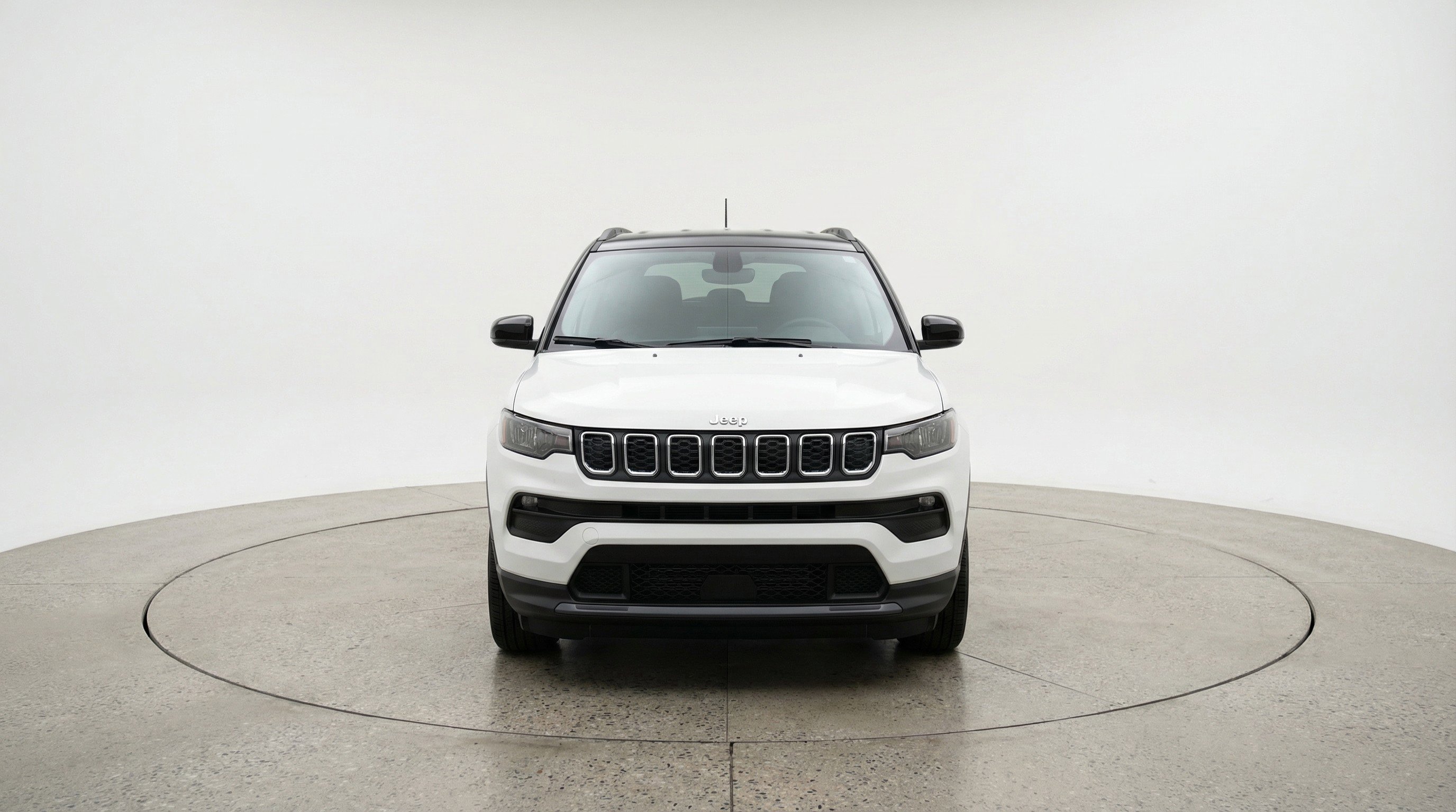 Used 2025 Jeep Compass Latitude image 2
