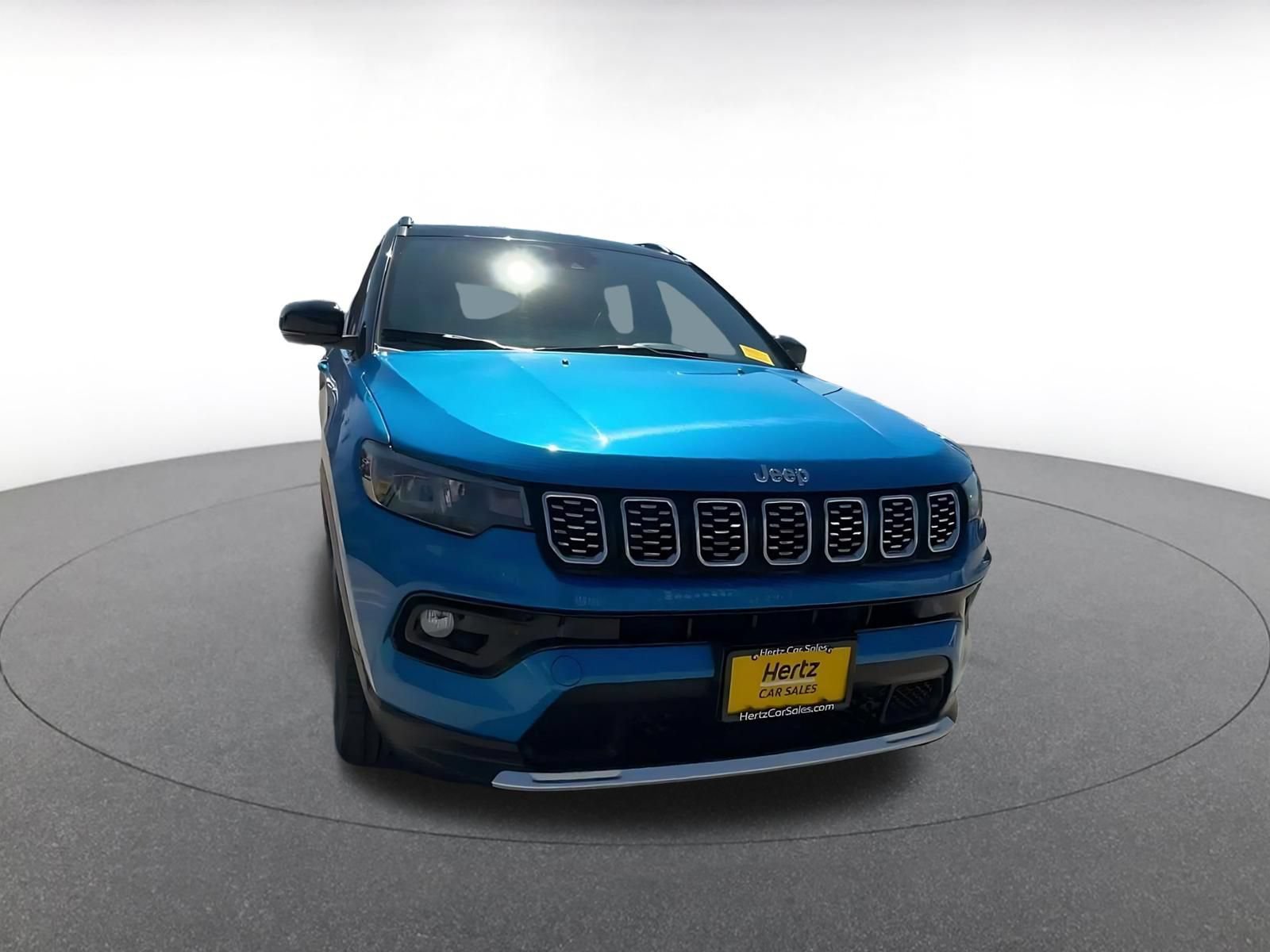 Used 2025 Jeep Compass Limited AWD/4WD image 3