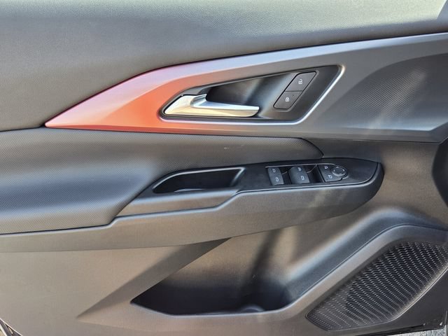 Certified 2025 Chevrolet Equinox EV RS FWD image 18