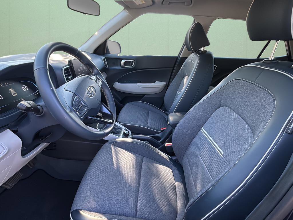 Certified 2023 Hyundai Venue Limited FWD image 18
