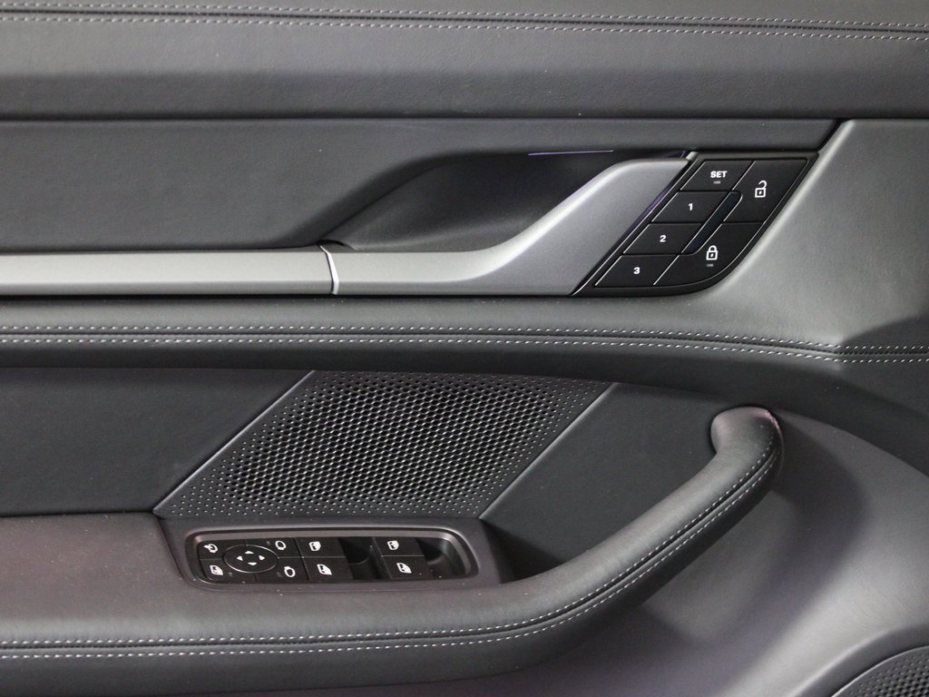 Used 2025 Porsche Taycan 4S image 18