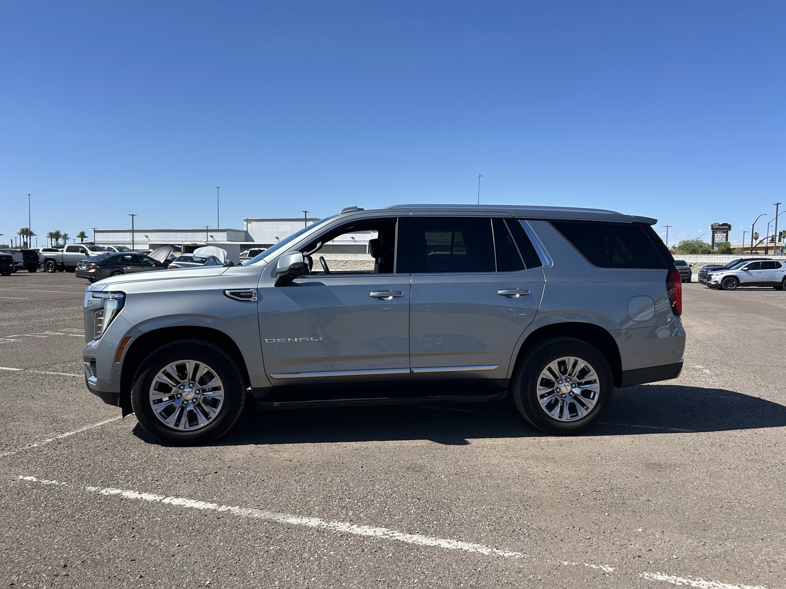 Used 2025 GMC Yukon Denali image 2