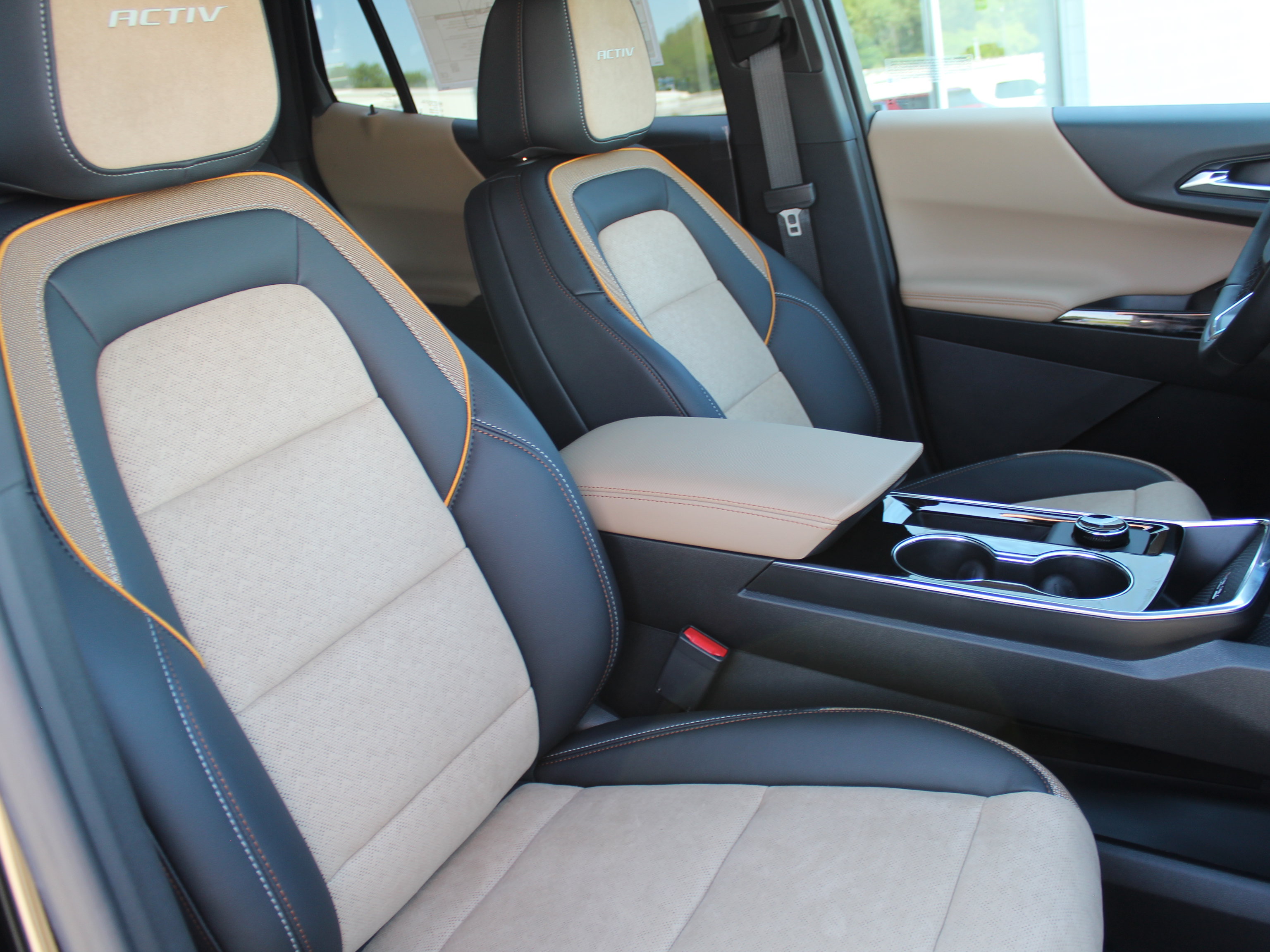 New 2026 Chevrolet Equinox ACTIV w/ Convenience Package III FWD image 15
